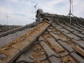 瓦屋根の葺き土